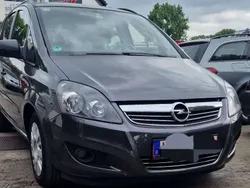 Grau Gebraucht 2012 Opel Zafira Design Edition Van / Kleinbus | 4.200 € (Fairer Preis)