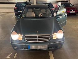 Blau Gebraucht 2001 Mercedes C200 Limousine | 3.100 €
