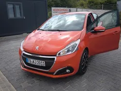 Orange Gebraucht 2016 Peugeot 208 Active Kleinwagen | 7.990 € (Fairer Preis)