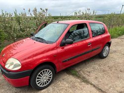 Rot Gebraucht 2000 Renault Clio II Kleinwagen | 350 €
