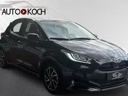Schwarz Gebraucht 2021 Toyota Yaris Hybrid Club Limousine | 18.890 € (Fairer Preis)