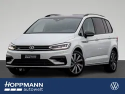 Pure white / schwarz Gebraucht 2022 VW Touran Highline Van / Kleinbus | 54.290 €