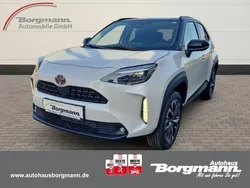 089)/ black mica (209) (weiss Neu 2025 Toyota Yaris Cross Advance SUV | 35.490 €