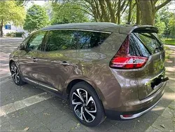 Braun Gebraucht 2017 Renault Grand Scénic IV Bose Edition Van / Kleinbus | 13.499 € (Fairer Preis)