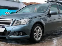 Grau Gebraucht 2011 Mercedes 220 Kombi | 9.999 €