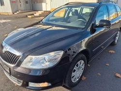 Cerna magic/black magic Gebraucht 2011 Skoda Octavia Kombi | 2.490 € (Guter Preis)