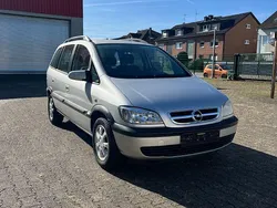 Silber Gebraucht 2004 Opel Zafira Njoy Van / Kleinbus | 2.990 € (Etwas zu teuer)