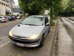 Silber Gebraucht 1999 Peugeot 206 Premium Limousine | 1.449 € (Etwas zu teuer)