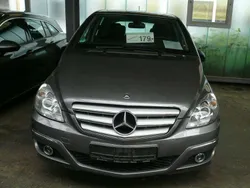 Mountaingrau met. Gebraucht 2009 Mercedes B180 Van / Kleinbus | 9.290 € (Teuer)