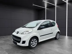 Weiß Gebraucht 2012 Peugeot 107 Urban Move Kleinwagen | 2.990 € (Fairer Preis)