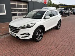 Weiß Gebraucht 2016 Hyundai Tucson Style SUV | 17.900 € (Etwas zu teuer)
