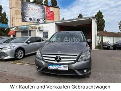 Grau Gebraucht 2013 Mercedes B200 Van / Kleinbus | 15.999 € (Fairer Preis)