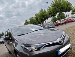 Grau Gebraucht 2017 Toyota Auris Edition-S Limousine | 10.900 € (Fairer Preis)