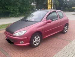 Rot Gebraucht 2002 Peugeot 206 Kleinwagen | 700 €