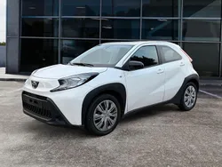 Weiß Gebraucht 2023 Toyota Aygo X-play Kleinwagen | 11.500 € (Guter Preis)