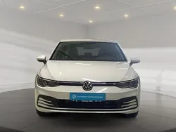Weiß Gebraucht 2021 VW Golf VIII Life Limousine | 20.900 € (Fairer Preis)