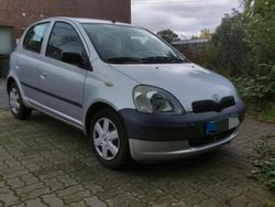 Silber Gebraucht 2001 Toyota Yaris Kleinwagen | 1.880 € (Fairer Preis)