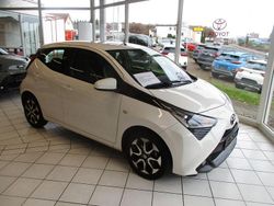 Weiß Gebraucht 2020 Toyota Aygo X-play Kleinwagen | 11.850 € (Fairer Preis)