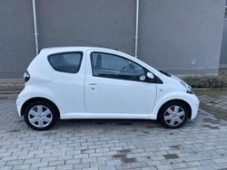 Weiß Gebraucht 2011 Toyota Aygo City Kleinwagen | 3.500 € (Fairer Preis)
