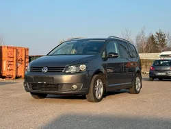 Grau Gebraucht 2011 VW Touran Van / Kleinbus | 4.450 € (Fairer Preis)