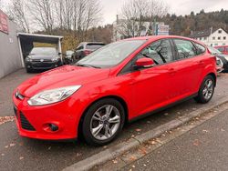 Rot Gebraucht 2014 Ford Focus Limousine | 5.189 € (Fairer Preis)