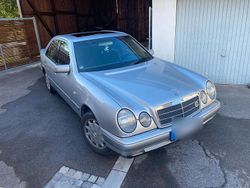 Silber Gebraucht 1997 Mercedes E280 Limousine | 6.500 € (Teuer)