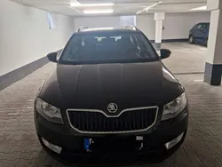 Schwarz Gebraucht 2014 Skoda Octavia Active Kombi | 12.300 € (Etwas zu teuer)