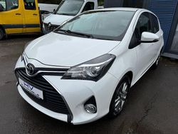 Weiß Gebraucht 2016 Toyota Yaris Comfort Limousine | 9.850 € (Guter Preis)