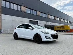 Weiß Gebraucht 2015 Hyundai i30 Trend Kleinwagen | 5.800 € (Superpreis)