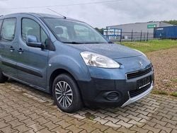 Grau Gebraucht 2013 Peugeot Partner Tepee Active Van / Kleinbus | 5.700 € (Guter Preis)