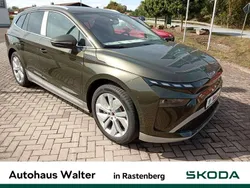 Olibogrün metallic Neu 2025 Skoda Enyaq iV Loft SUV | 44.900 € (Fairer Preis)