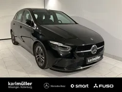 Lack kosmosschwarz Gebraucht 2024 Mercedes B200 Van / Kleinbus | 32.870 € (Teuer)