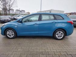 Blau Gebraucht 2015 Hyundai i30 Trend Kombi | 5.800 € (Superpreis)
