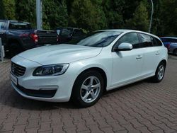 Weiß Gebraucht 2015 Volvo V60 Kombi | 13.990 € (Fairer Preis)