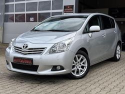 Silber Gebraucht 2013 Toyota Verso Travel Van / Kleinbus | 9.890 € (Fairer Preis)