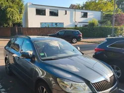 Grau Gebraucht 2012 Skoda Octavia Elegance Kombi | 6.000 € (Guter Preis)