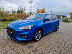 Blau Gebraucht 2020 Ford Focus ST-Line Limousine | 15.800 € (Fairer Preis)