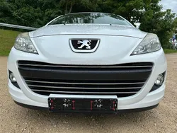 Weiß Gebraucht 2010 Peugeot 207 Premium Kleinwagen | 4.990 € (Teuer)