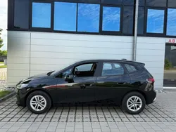 Schwarz Gebraucht 2022 BMW 218 Active Tourer Van / Kleinbus | 23.999 € (Fairer Preis)