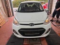 Weiß Gebraucht 2016 Hyundai i10 YES! Silver Kleinwagen | 5.400 € (Guter Preis)
