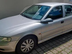 Silber Gebraucht 2001 Opel Vectra Limousine | 500 €
