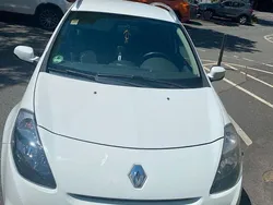 Weiß Gebraucht 2011 Renault Clio II Luxe Limousine | 2.300 € (Fairer Preis)