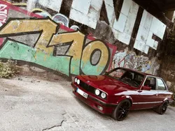 Rot Gebraucht 1988 BMW 316 Basis Coupé | 8.911 €
