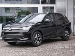 Grenadillschwarz meta... Neu 2025 VW Tiguan Life SUV | 40.390 € (Guter Preis)