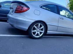 Silber Gebraucht 2002 Mercedes C200 Coupé | 2.500 €