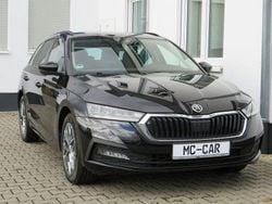 Schwarz Gebraucht 2023 Skoda Octavia Tour Kombi | 22.990 € (Superpreis)