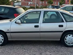 Silber Gebraucht 1994 Opel Vectra Kombi | 3.750 €