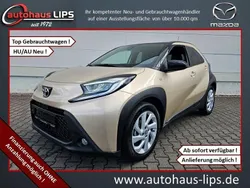 Ginger beige (4u9)/ black mica (209) Gebraucht 2022 Toyota Aygo Pulse Kleinwagen | 16.690 € (Etwas zu teuer)