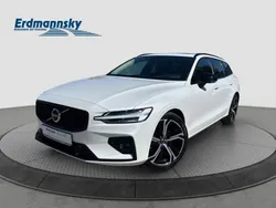 Crystal white pearl (weiß) Gebraucht 2024 Volvo V60 Plus Kombi | 39.460 € (Fairer Preis)