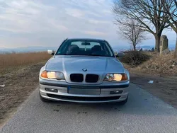 Grau Gebraucht 1999 BMW 318 Basis Limousine | 1.956 €
